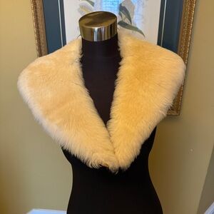 Elegant Cream Fur Collar